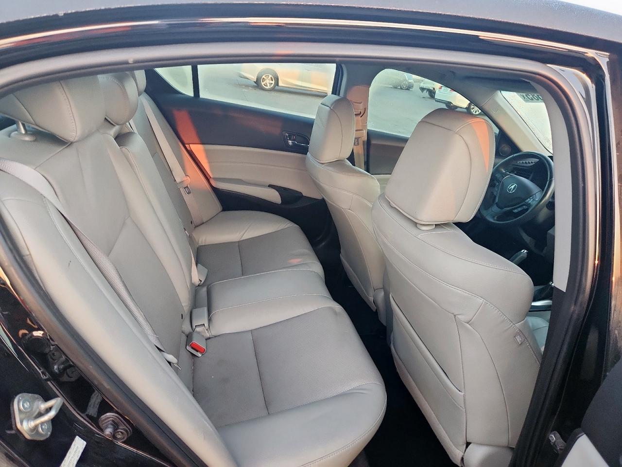 2018 Acura Ilx Premium VIN: 19UDE2F70JA004582 Lot: 70763585