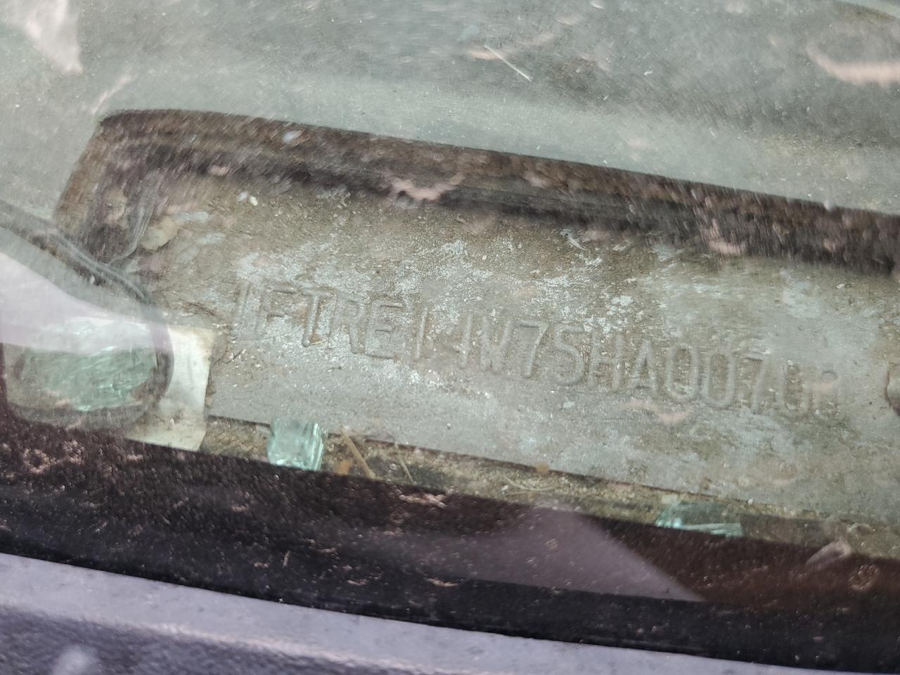 2005 Ford Econoline E150 Van VIN: 1FTRE14W75HA00700 Lot: 80137095