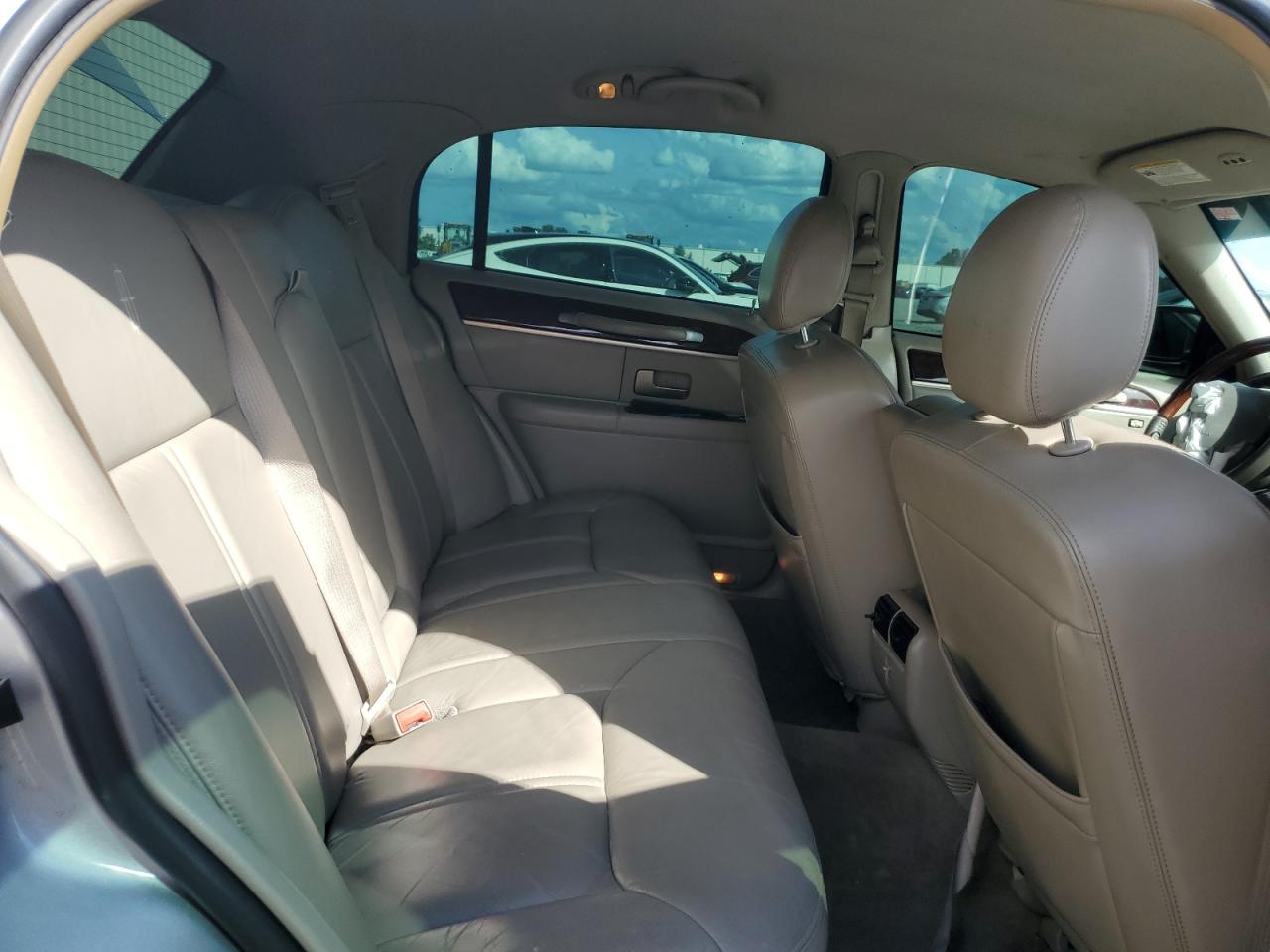 2008 Lincoln Town Car Signature Limited VIN: 2LNHM82W38X657360 Lot: 81413475