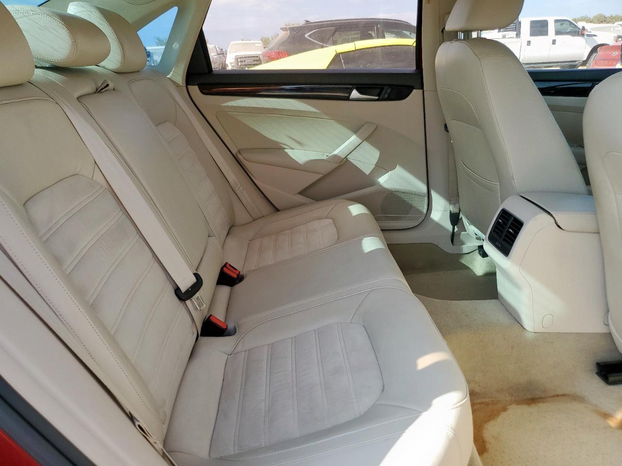 2015 Volkswagen Passat Sel VIN: 1VWCV7A33FC025947 Lot: 82161015