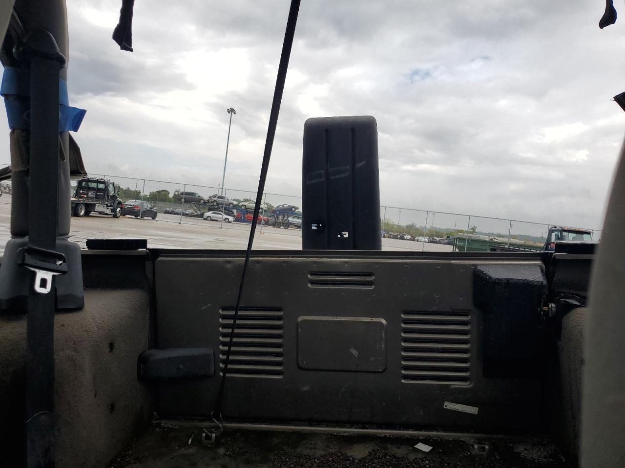 2004 Jeep Wrangler / Tj Sahara VIN: 1J4FA59S74P708990 Lot: 81752605