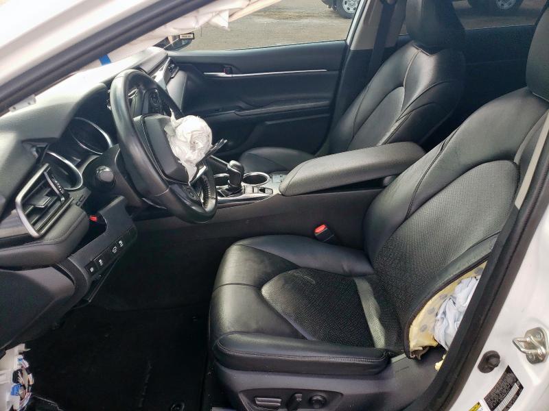 TOYOTA CAMRY 2019 Белы