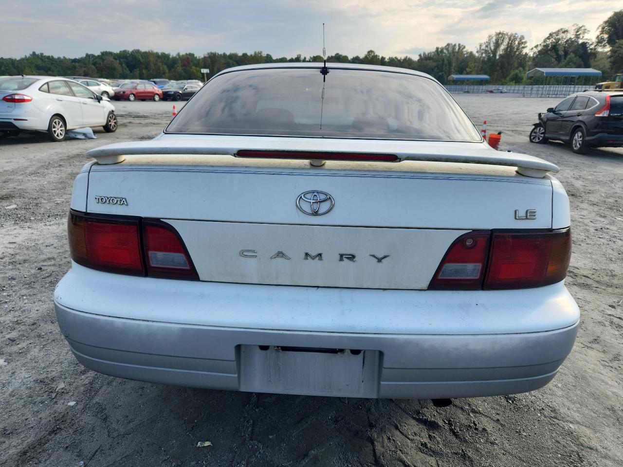1995 Toyota Camry Le VIN: 4T1SK12C7SU609495 Lot: 81212095