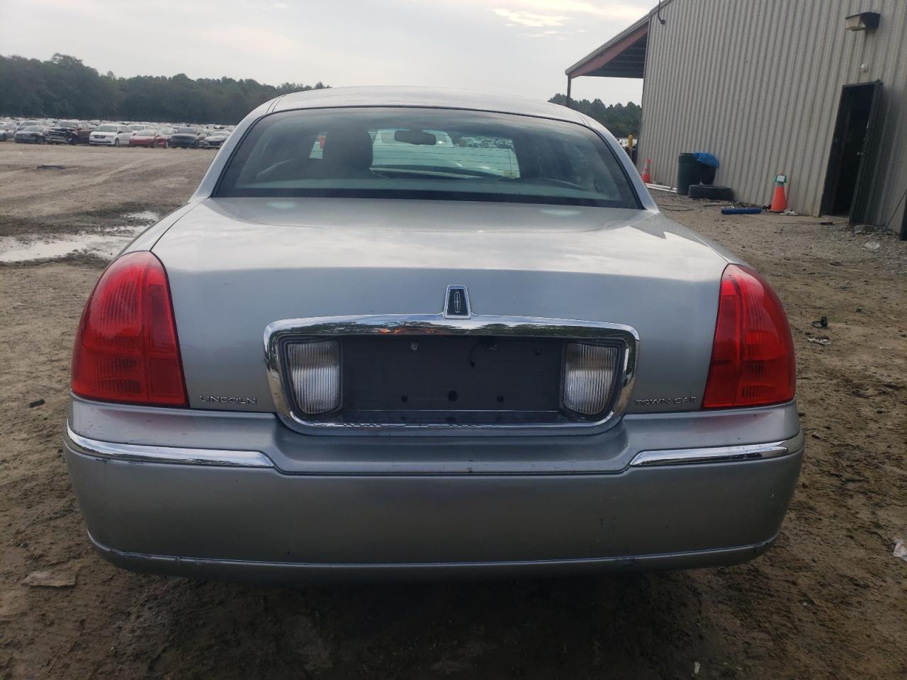 2006 Lincoln Town Car Signature Limited VIN: 1LNHM82V76Y629761 Lot: 81612185