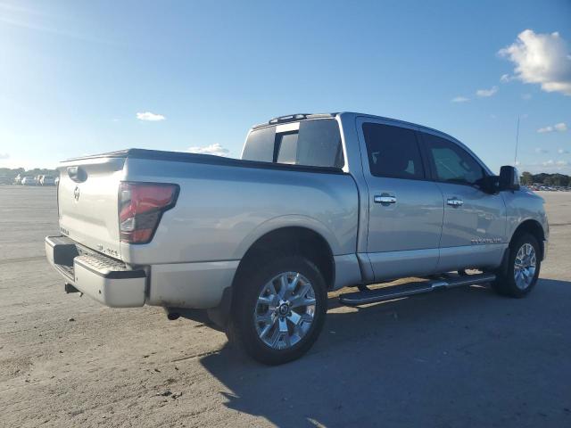  NISSAN TITAN 2020 Srebrny