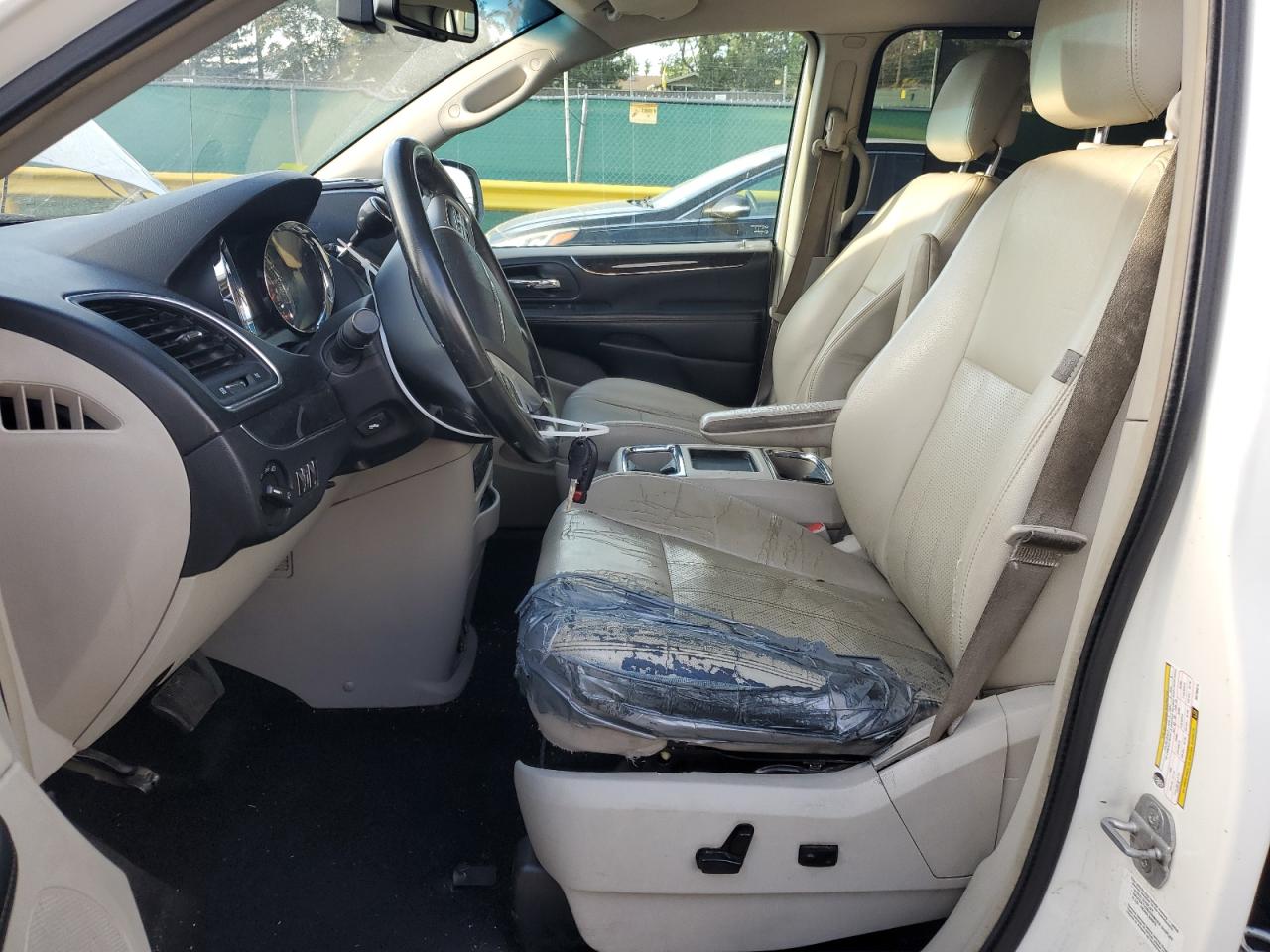 2011 Chrysler Town & Country Touring L VIN: 2A4RR8DG7BR796574 Lot: 81045375