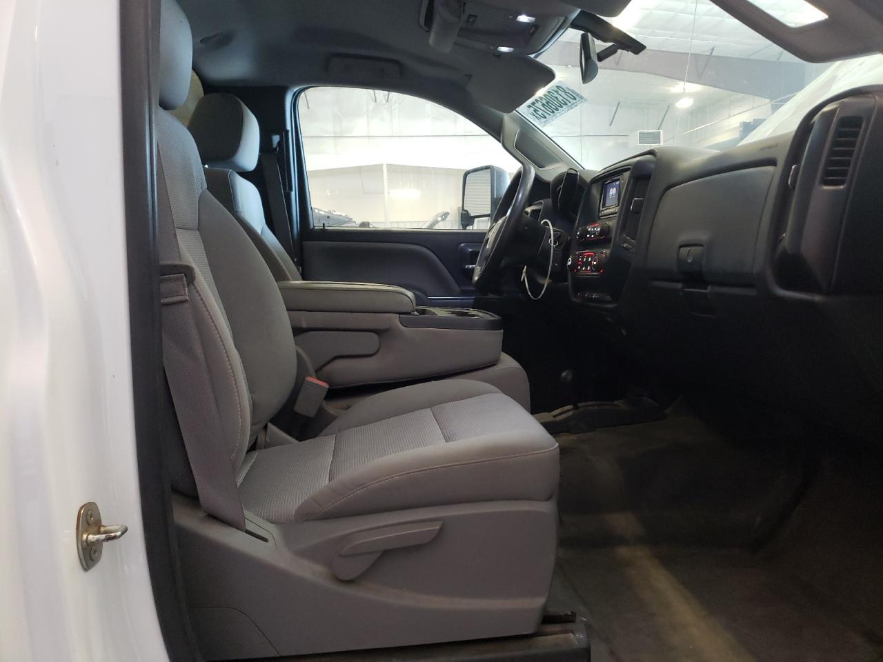 2015 GMC Sierra K2500 Heavy Duty VIN: 1GT02XEG7FZ501948 Lot: 81306675