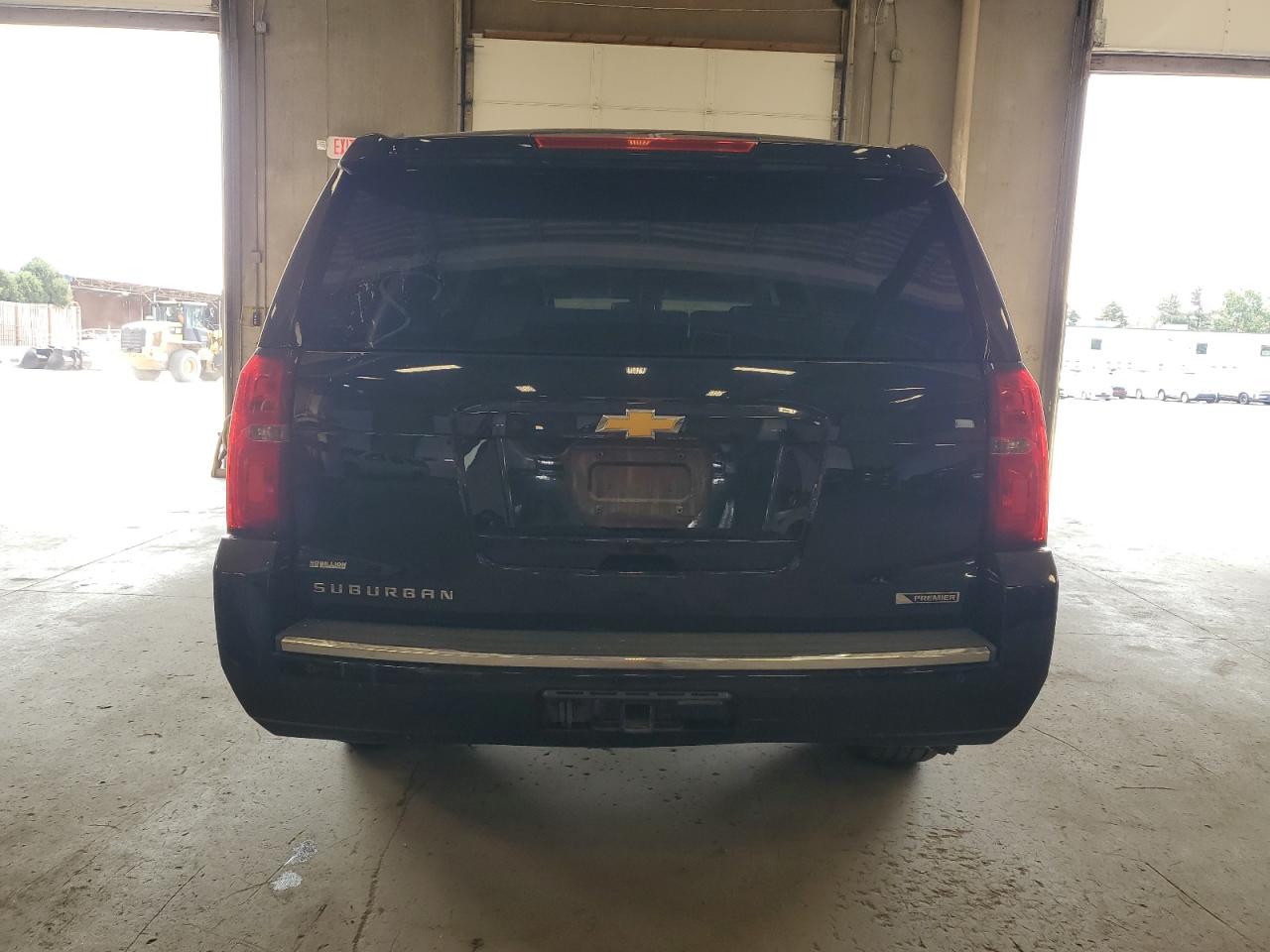 2018 Chevrolet Suburban K1500 Premier VIN: 1GNSKJKC4JR401622 Lot: 71754105