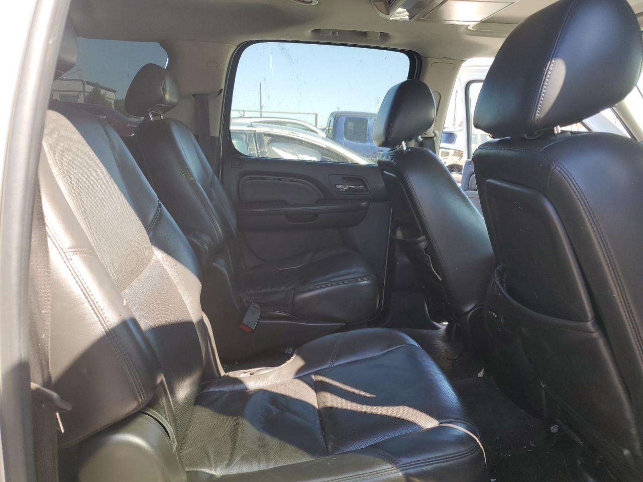 2010 GMC Yukon Xl Denali VIN: 1GKUKMEF7AR262552 Lot: 81643585