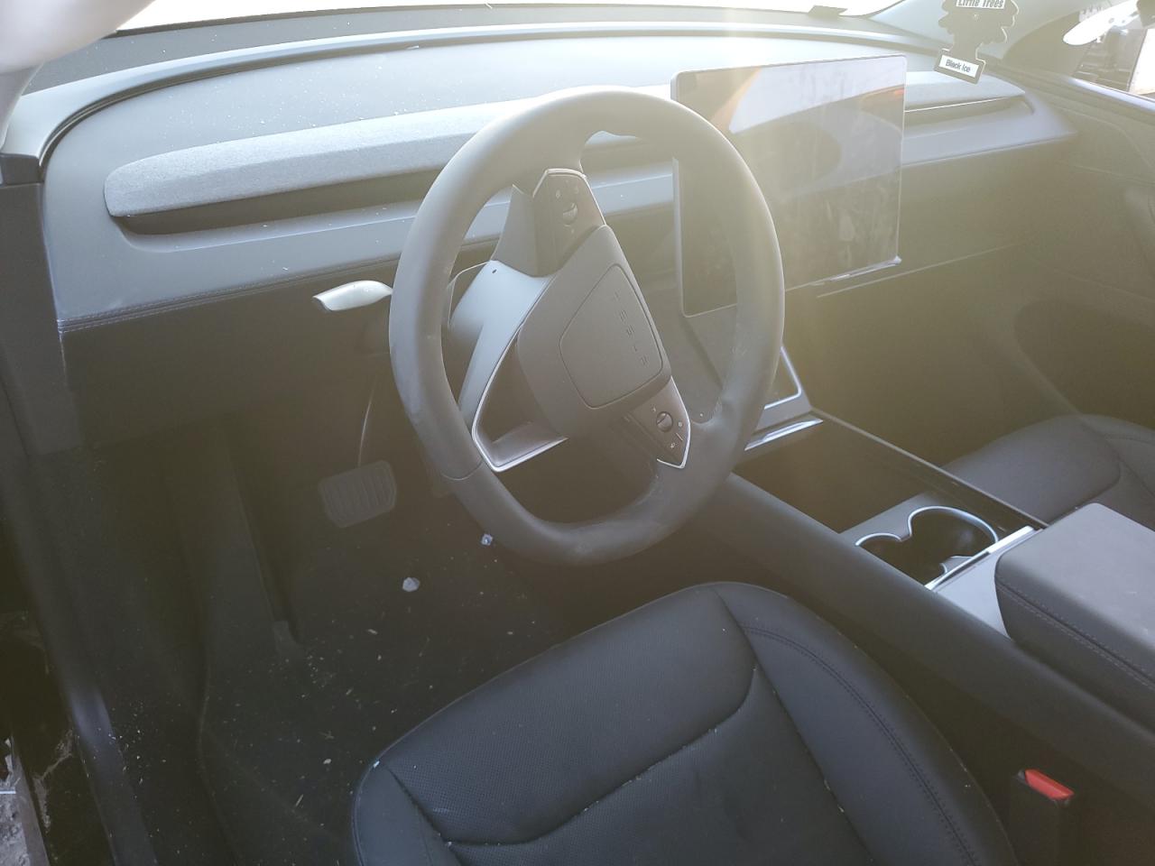 2026 Tesla Model Y VIN: 7SAYGDEE9TF435960 Lot: 84445475