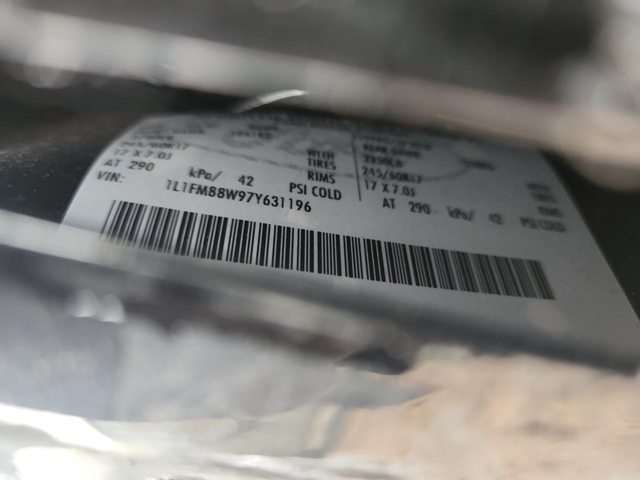 2007 Lincoln Town Car Executive VIN: 1L1FM88W97Y631196 Lot: 82097385