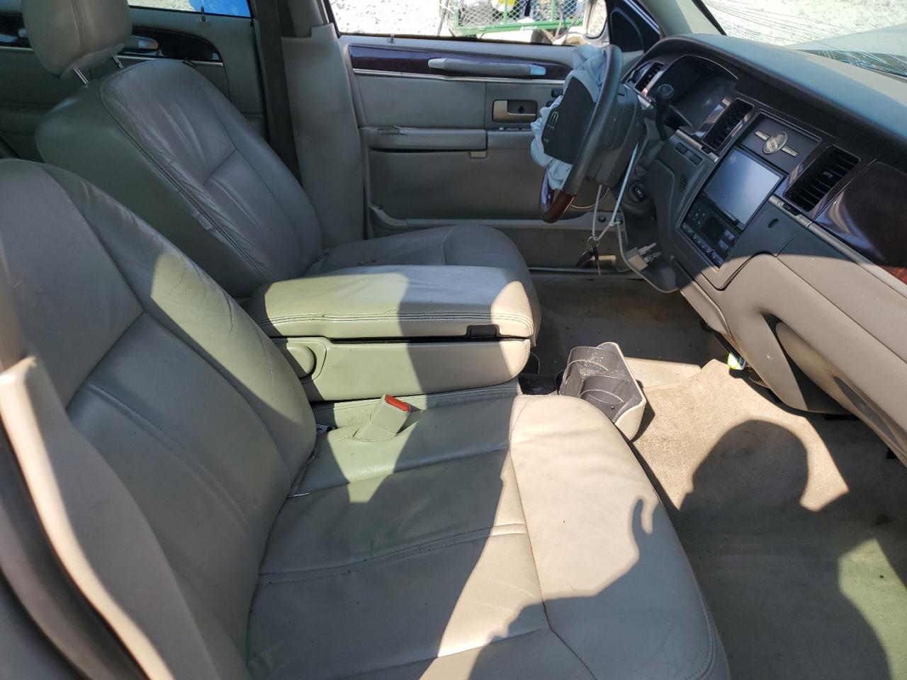 2008 Lincoln Town Car Signature Limited VIN: 2LNHM82WX8X658778 Lot: 81089305