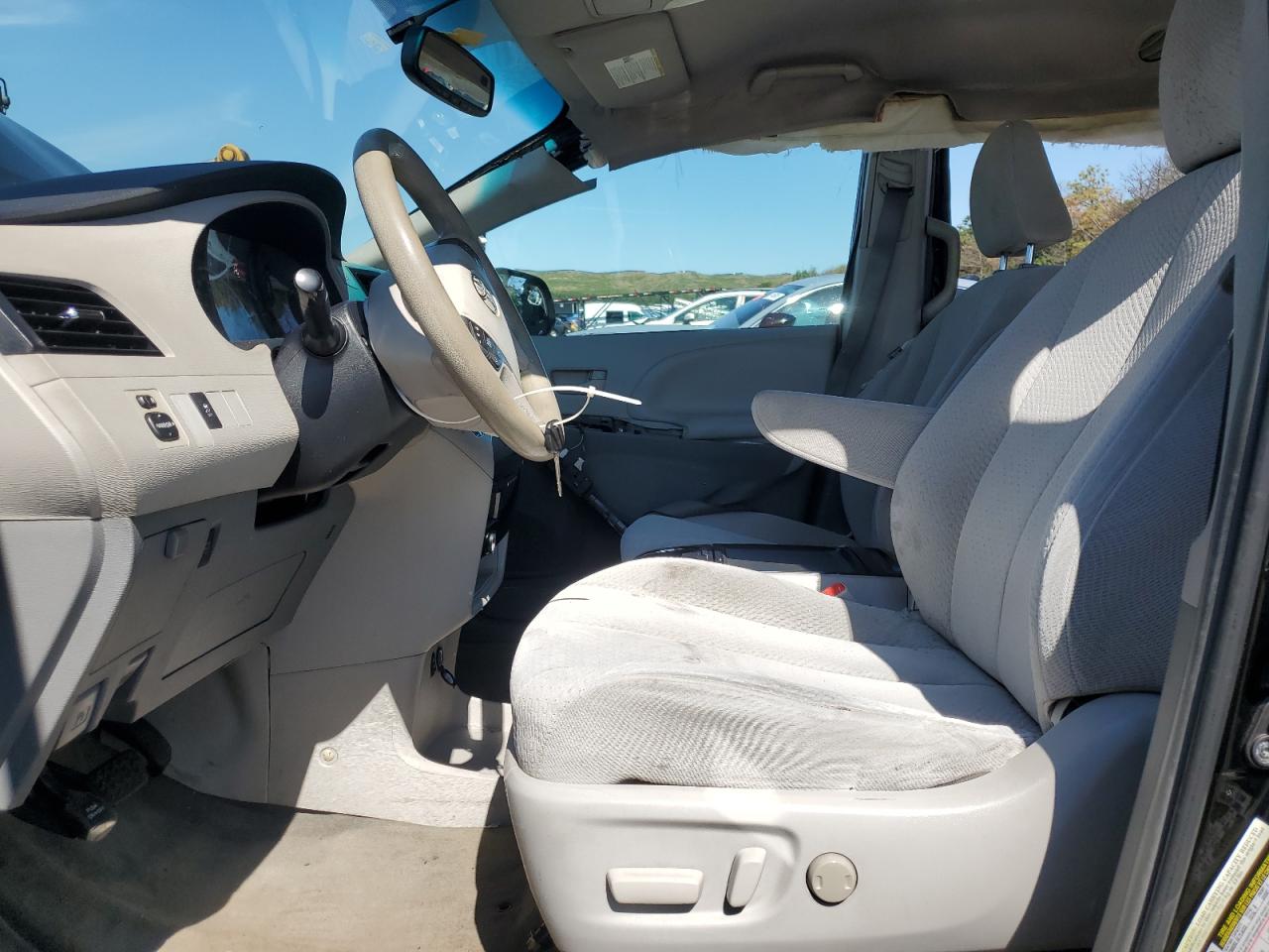 2012 Toyota Sienna Le VIN: 5TDKK3DCXCS230395 Lot: 80191145