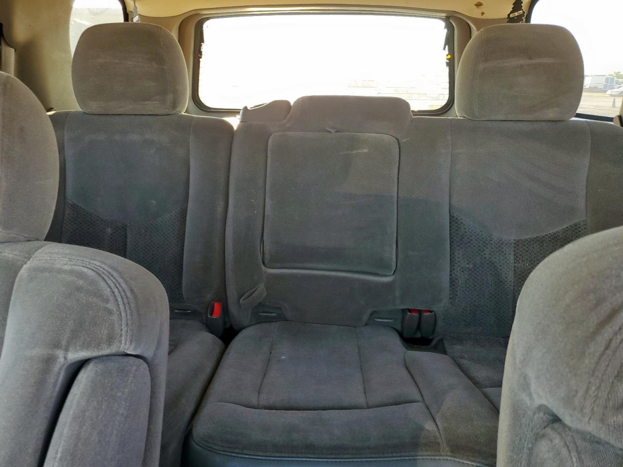 2004 Chevrolet Tahoe C1500 VIN: 1GNEC13Z44R313185 Lot: 81281225