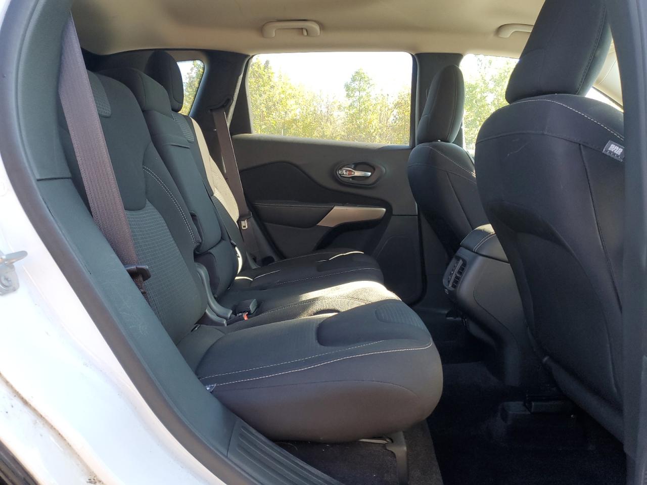 2017 Jeep Cherokee Latitude VIN: 1C4PJMCS9HW605868 Lot: 84404305