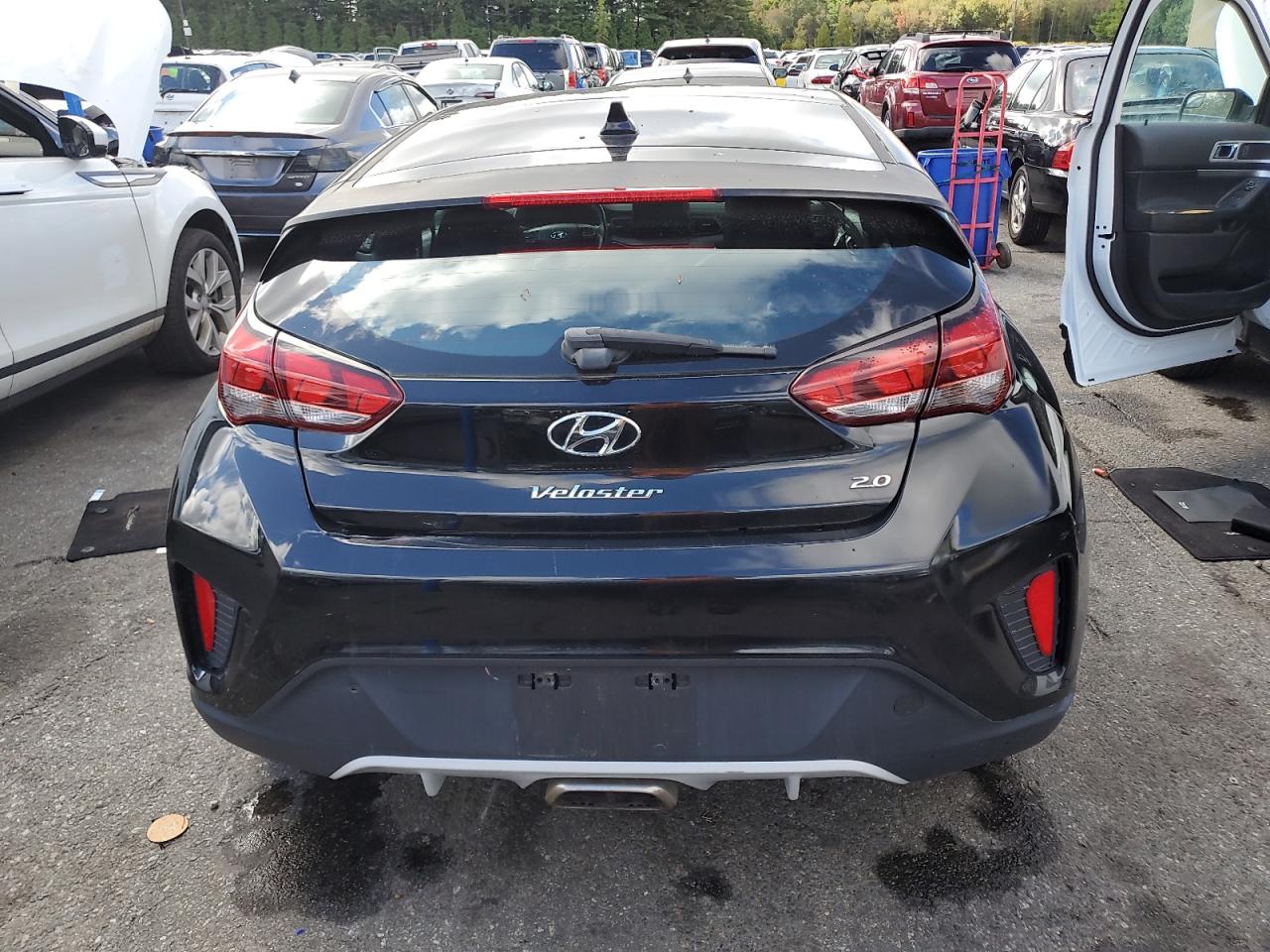 2019 Hyundai Veloster Base VIN: KMHTG6AFXKU013893 Lot: 70712375
