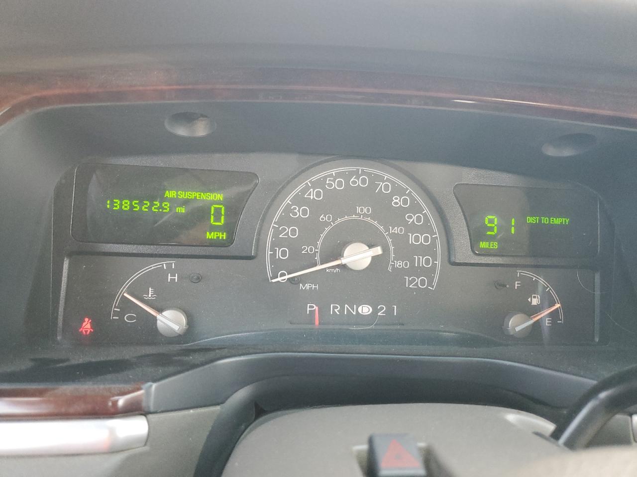 2004 Lincoln Town Car Executive VIN: 1LNHM81W64Y657042 Lot: 82072875