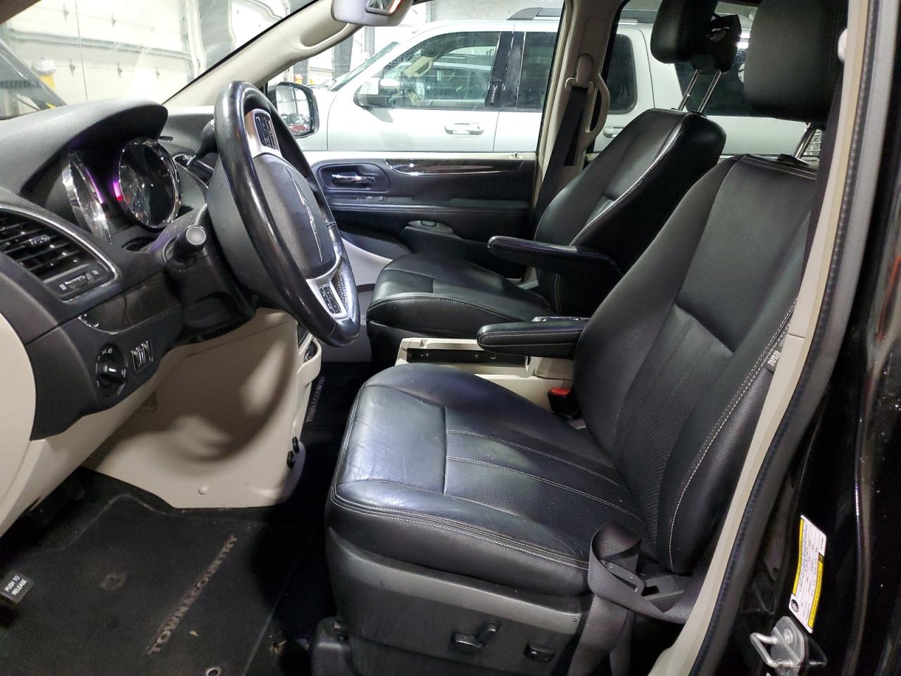 2015 Chrysler Town & Country Touring L VIN: 2C4RC1CG1FR742645 Lot: 83799915