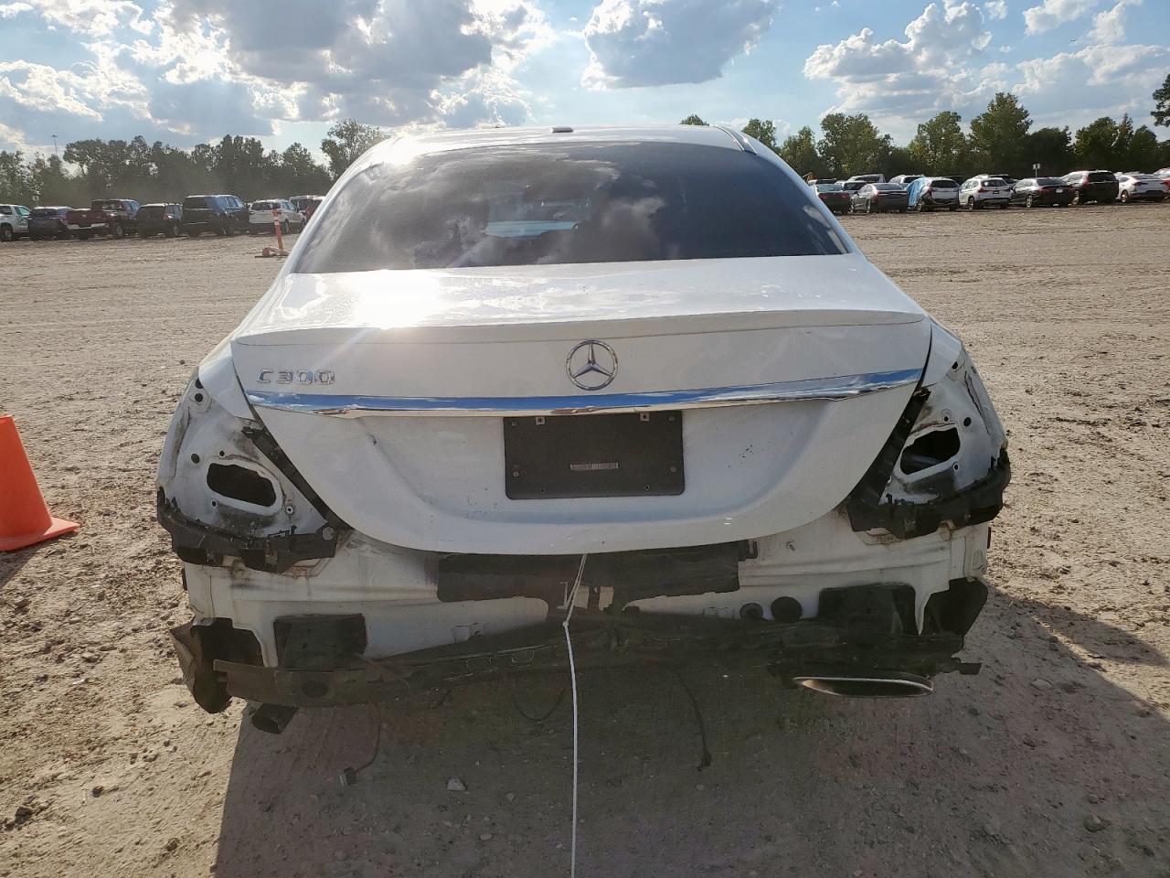 2016 Mercedes-Benz C 300 VIN: 55SWF4JB2GU155465 Lot: 81867205