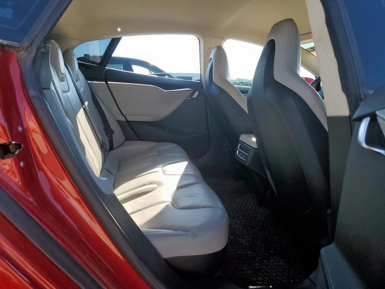 2014 Tesla Model S VIN: 5YJSA1S12EFP44225 Lot: 70927945