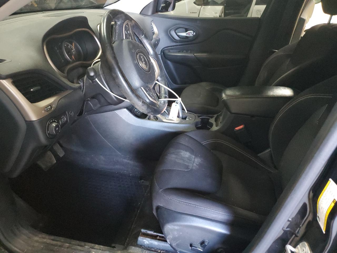 2016 Jeep Cherokee Latitude VIN: 1C4PJLCB2GW302973 Lot: 80261925