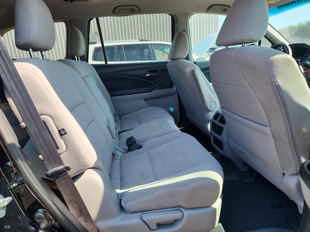 2018 Honda Pilot Lx VIN: 5FNYF5H19JB029513 Lot: 81263635