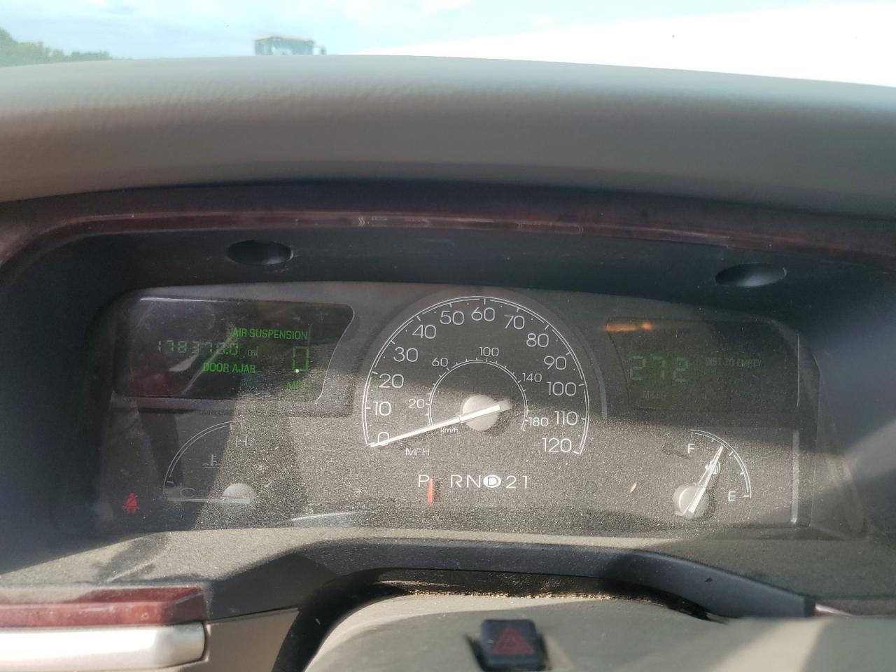 2005 Lincoln Town Car Signature Limited VIN: 1LNHM82W65Y634750 Lot: 71189605