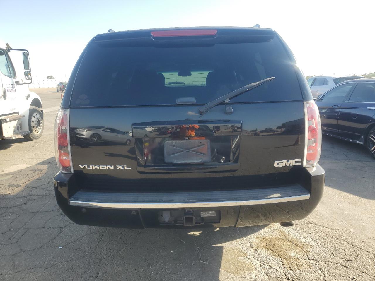 2013 GMC Yukon Xl Denali VIN: 1GKS2MEF5DR182436 Lot: 80306325