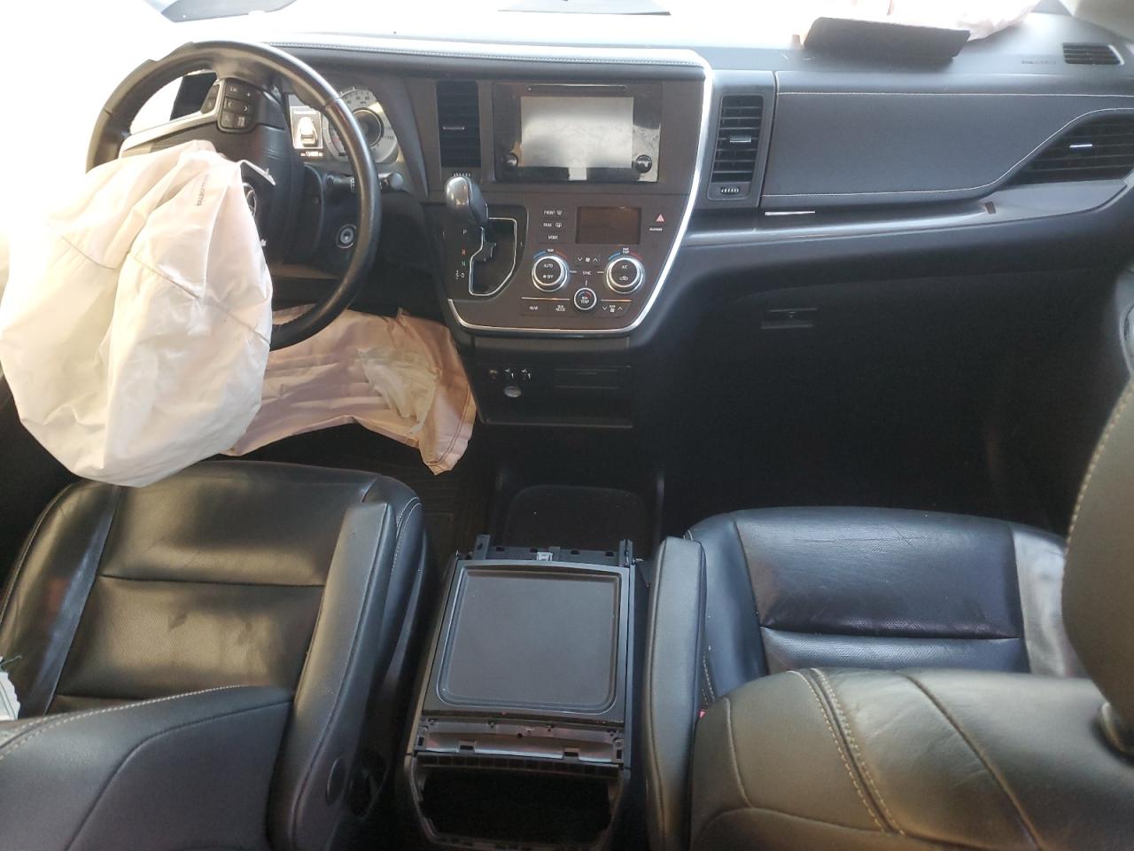 2016 Toyota Sienna Se VIN: 5TDXK3DC4GS695699 Lot: 81376885