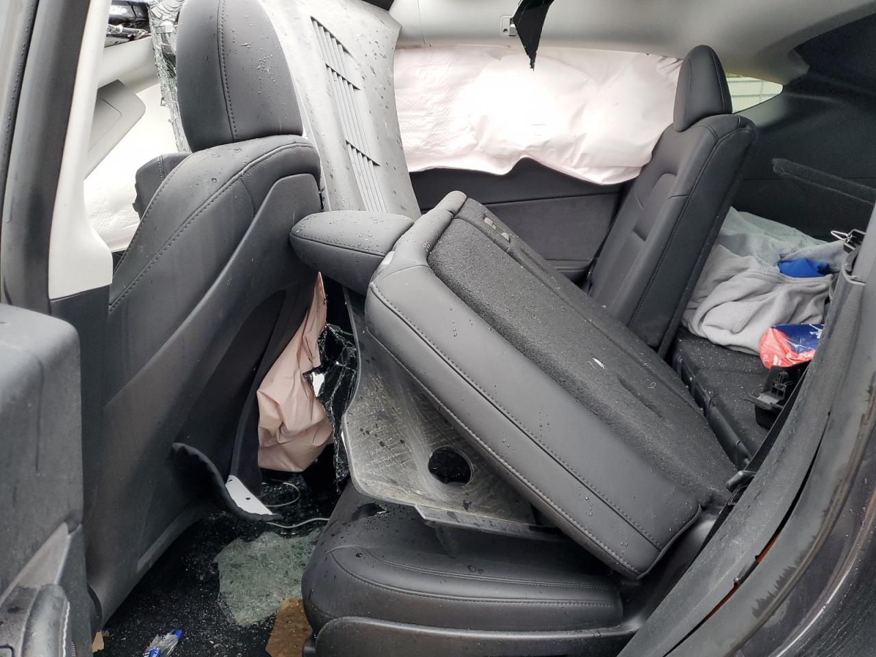 2024 Tesla Model Y VIN: 7SAYGAEE4RF074449 Lot: 71205675