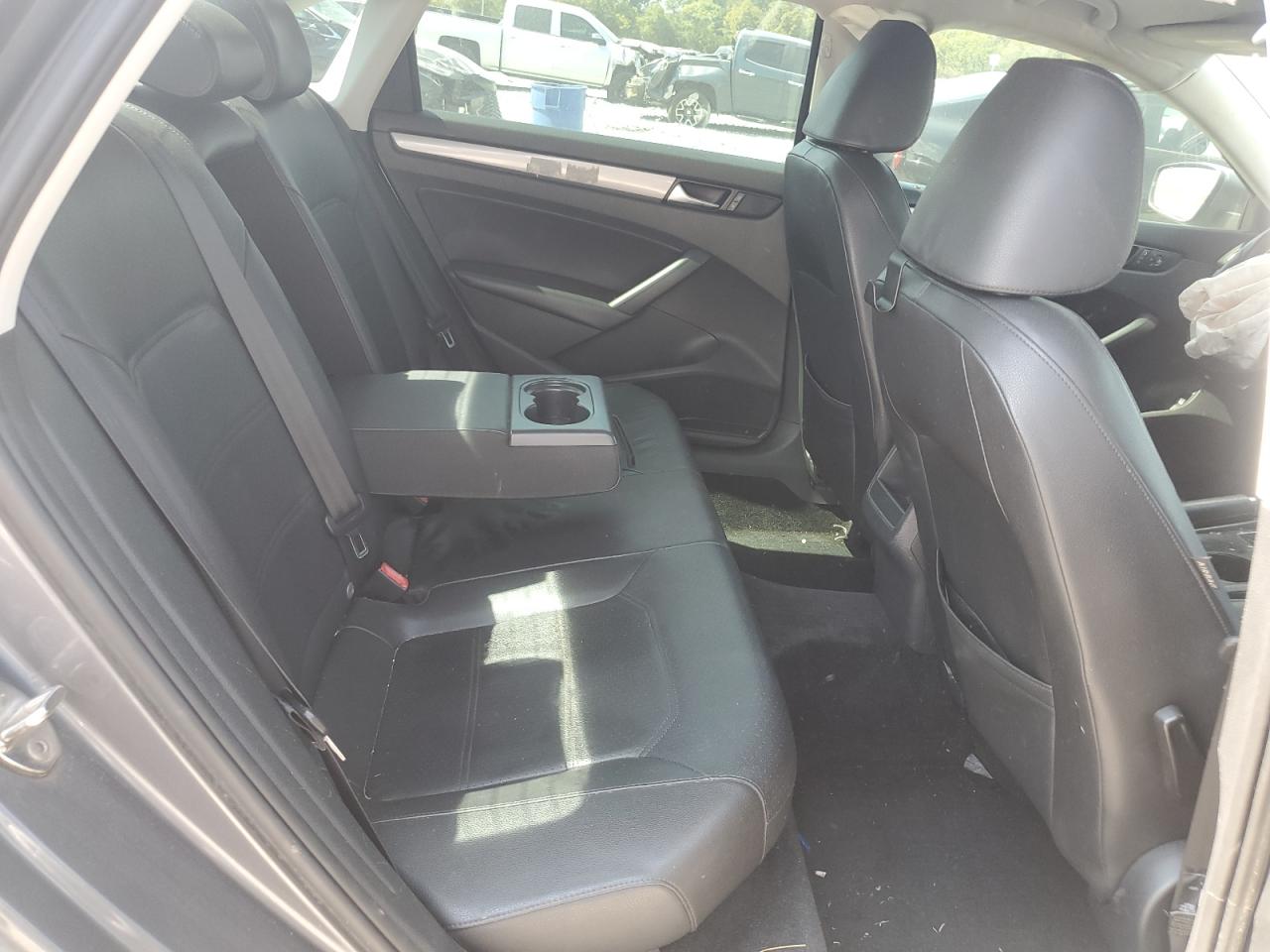 2015 Volkswagen Passat S VIN: 1VWAT7A33FC037206 Lot: 71809525