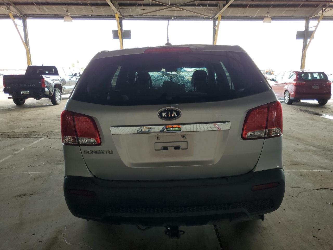 2012 Kia Sorento Base VIN: 5XYKT3A15CG204946 Lot: 81471025