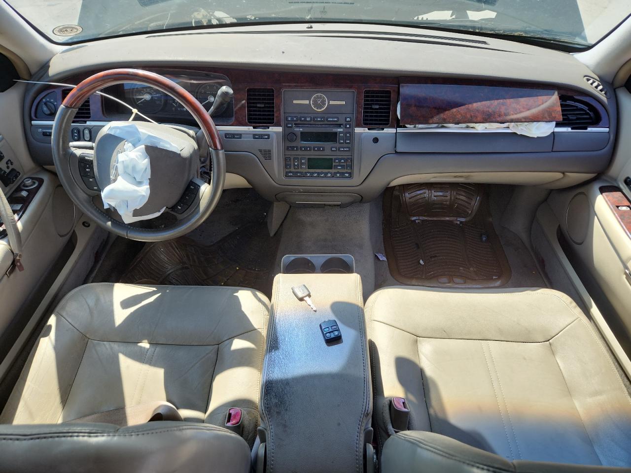 2009 Lincoln Town Car Signature Limited VIN: 2LNHM82V69X621283 Lot: 81913725