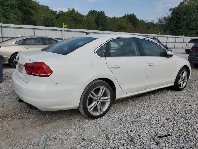 Sedans VOLKSWAGEN PASSAT 2015 Biały