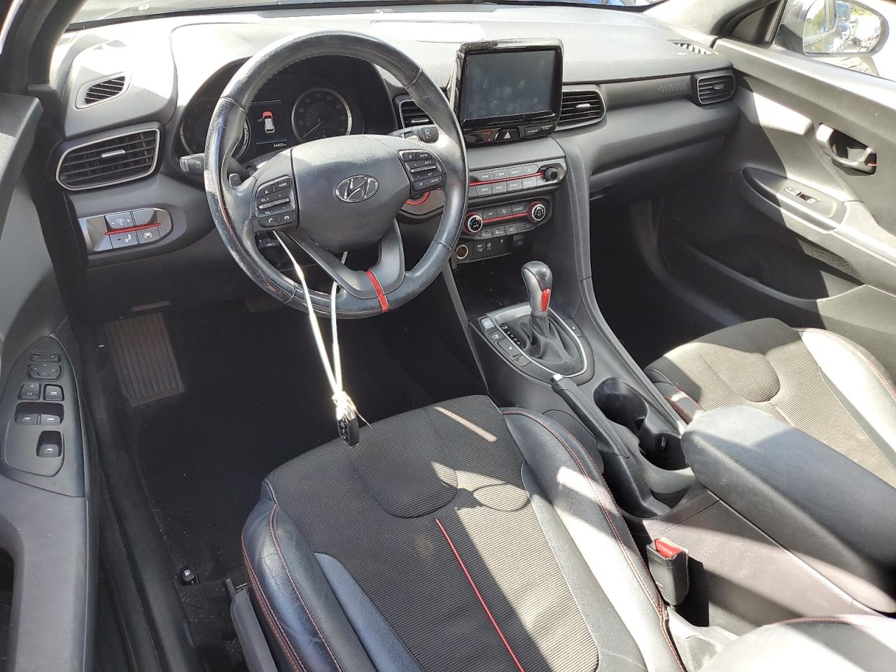 2019 Hyundai Veloster Base VIN: KMHTG6AFXKU013893 Lot: 70712375