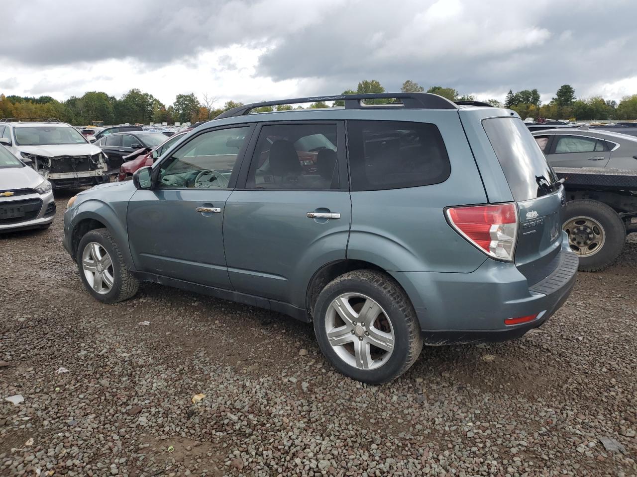 SUBARU FORESTER 2010 JF2SH6CC5AH782083 Photo 2
