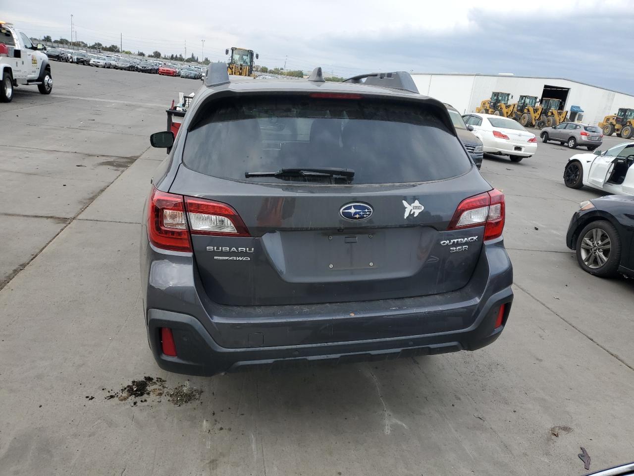 2018 Subaru Outback 3.6R Limited VIN: 4S4BSENC5J3333664 Lot: 84251985