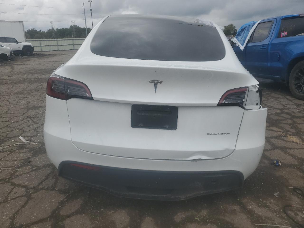 2024 Tesla Model Y VIN: 7SAYGDEE9RA288190 Lot: 81761415