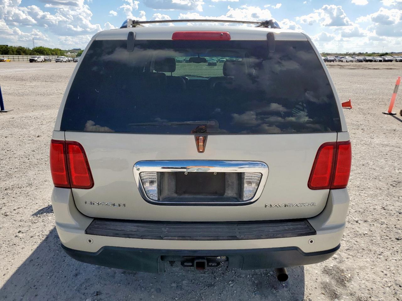 2005 Lincoln Navigator VIN: 5LMFU27525LJ12308 Lot: 83843105