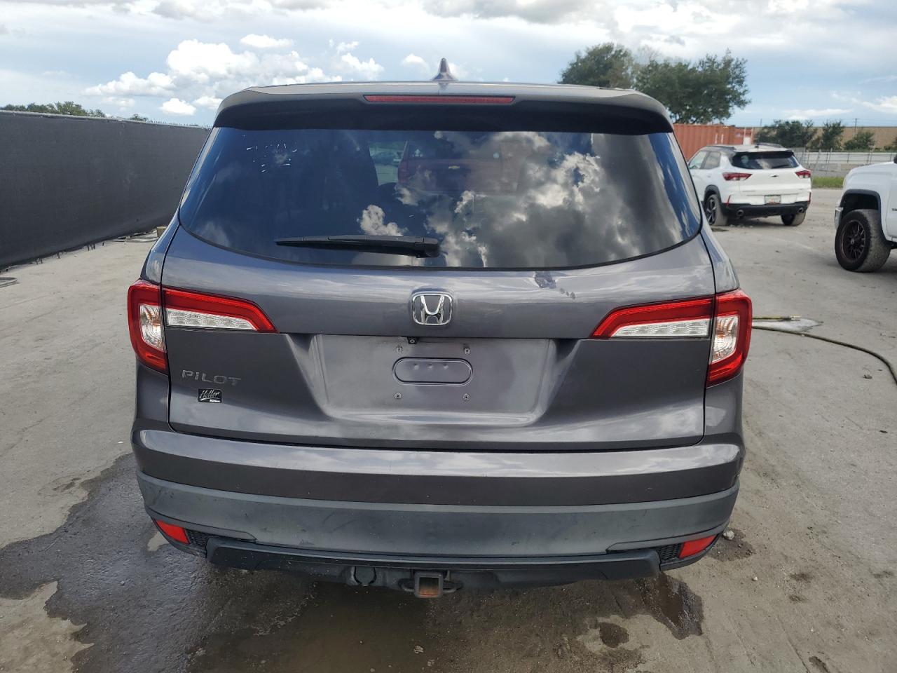 2019 Honda Pilot Lx VIN: 5FNYF5H17KB015577 Lot: 81332225