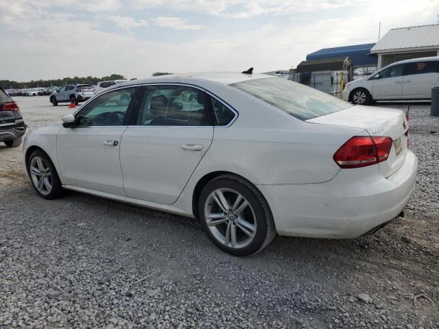Sedans VOLKSWAGEN PASSAT 2015 Biały