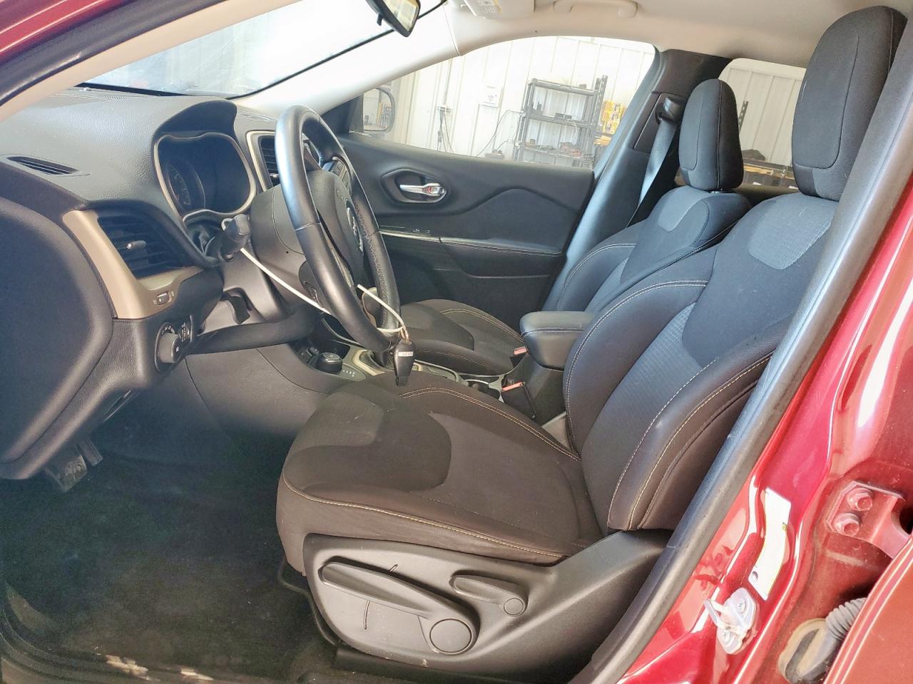 2015 Jeep Cherokee Latitude VIN: 1C4PJMCB8FW697424 Lot: 71848055