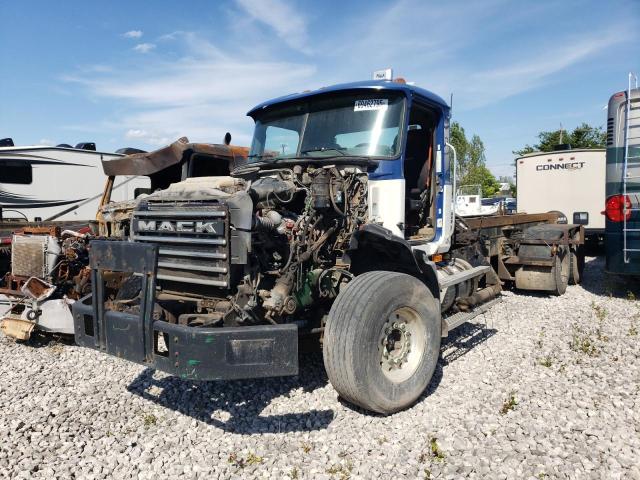 2010 MACK 800 GU800 - TRUCKS SEMI TRUCK