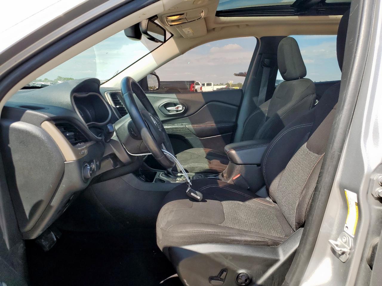 2016 Jeep Cherokee Latitude VIN: 1C4PJLCS6GW307125 Lot: 84527095