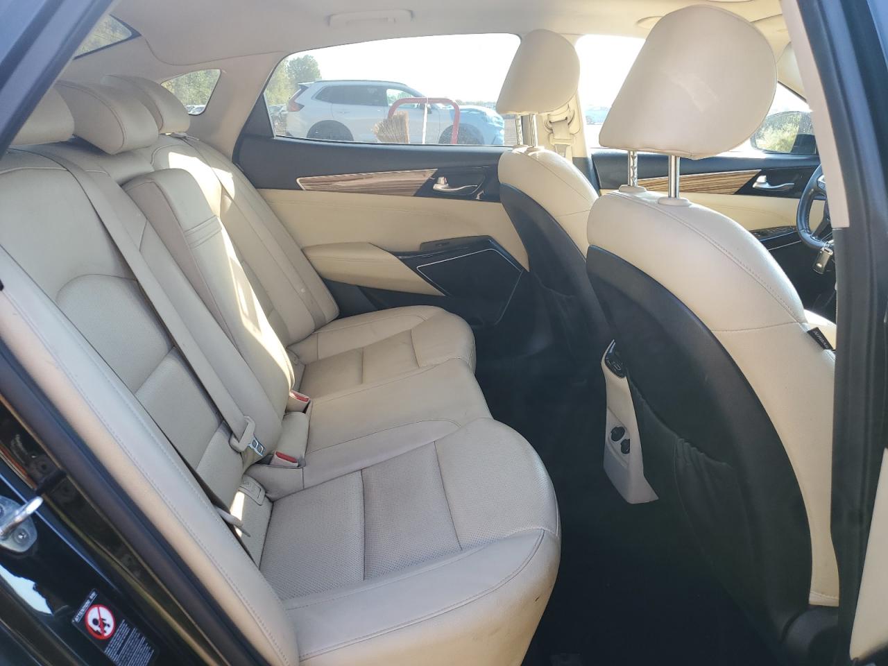 2017 Kia Cadenza Premium VIN: KNALC4J18H5089668 Lot: 84179445
