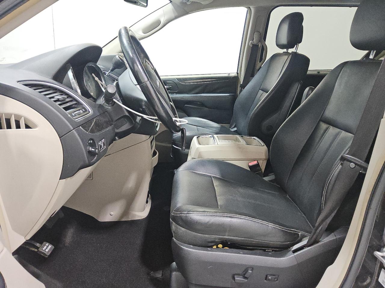 2015 Chrysler Town & Country Touring VIN: 2C4RC1BG9FR710611 Lot: 93123205