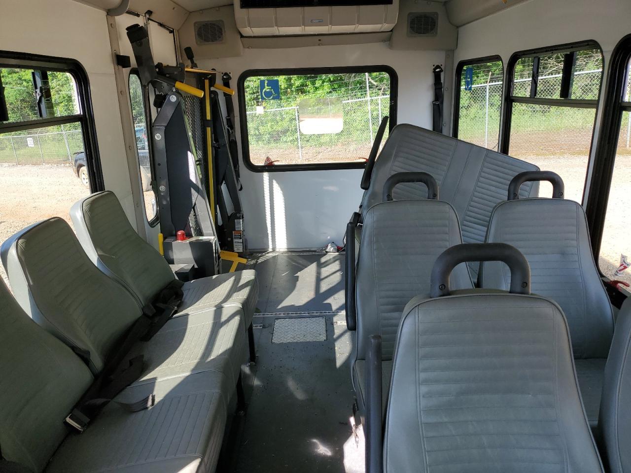 2019 Ford Econoline E350 Super Duty Cutaway Van VIN: 1FDEE3FS5KDC37477 Lot: 72088495