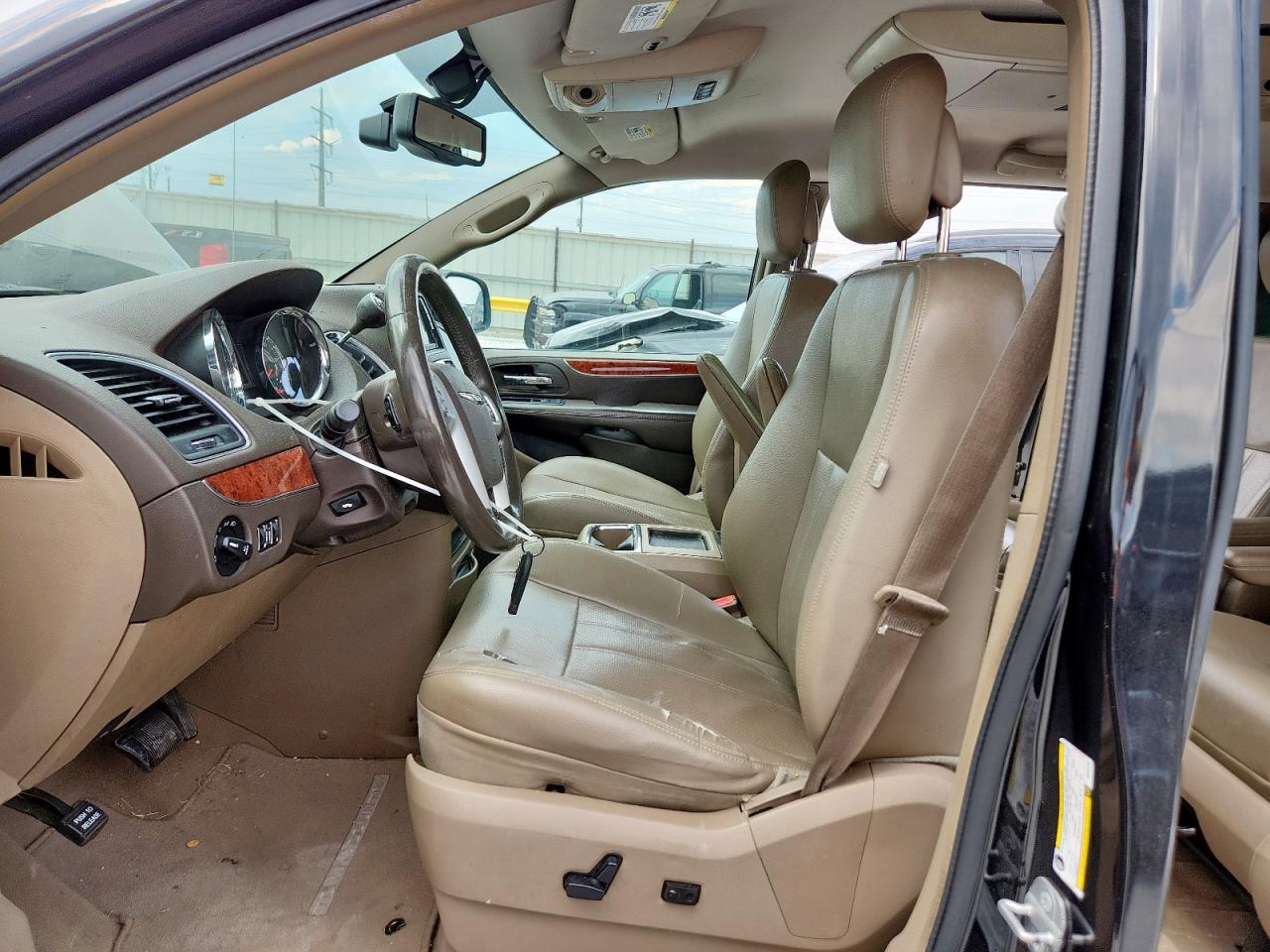 2014 Chrysler Town & Country Touring L VIN: 2C4RC1CG4ER461728 Lot: 81460705