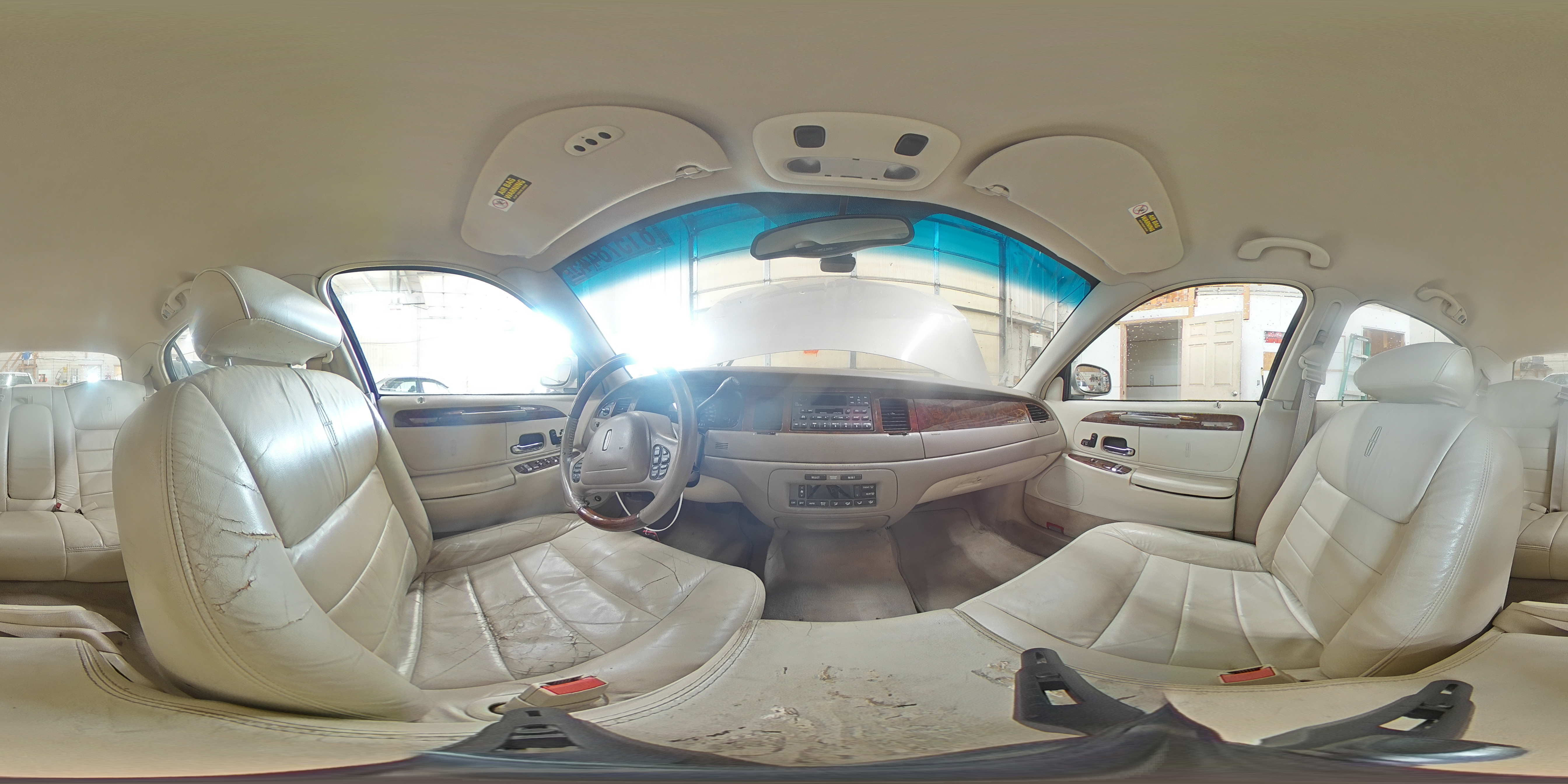 2002 Lincoln Town Car Signature VIN: 1LNHM82W12Y604079 Lot: 81578445