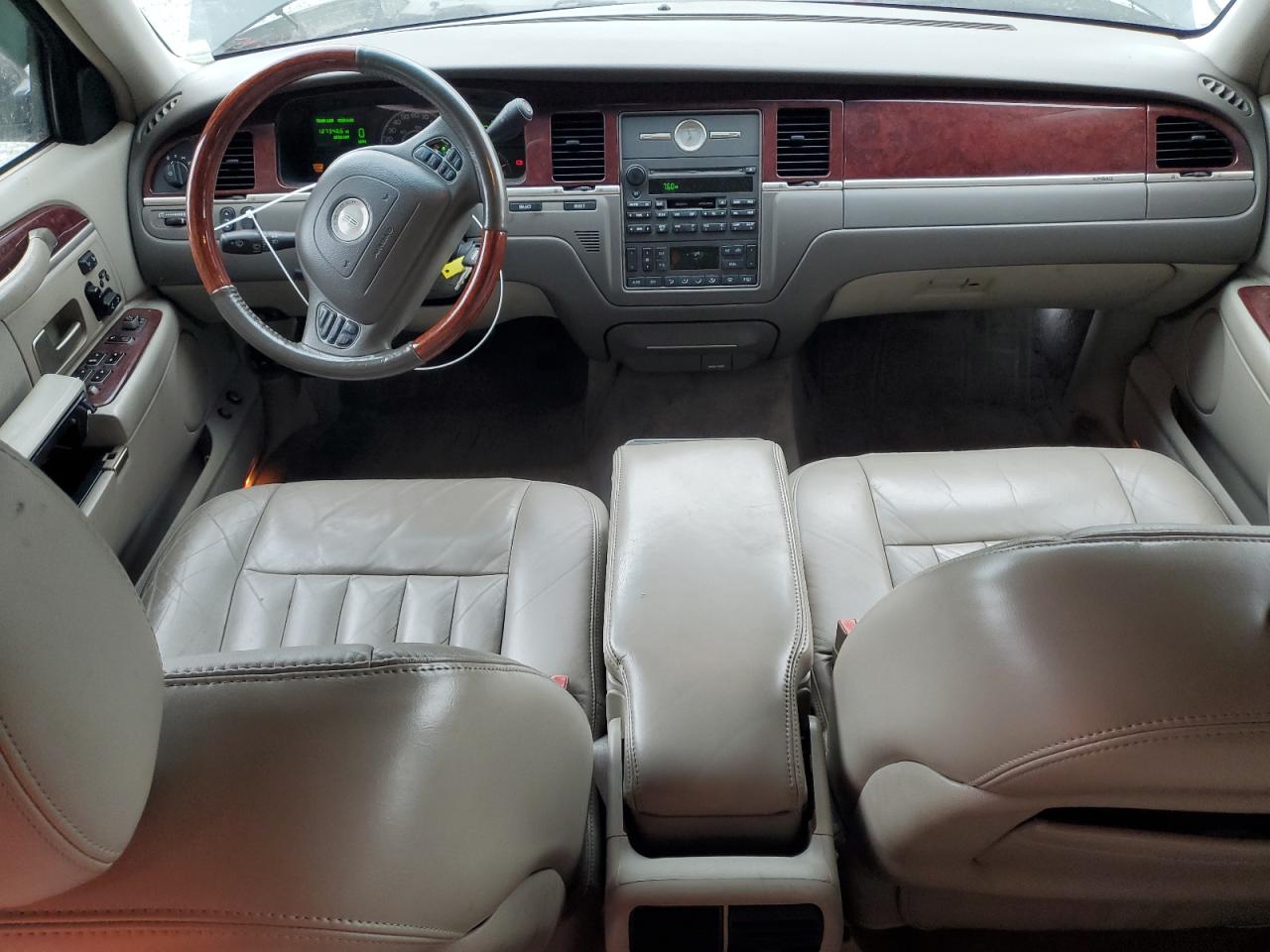 2003 Lincoln Town Car Signature VIN: 1LNHM82W13Y618811 Lot: 84031755